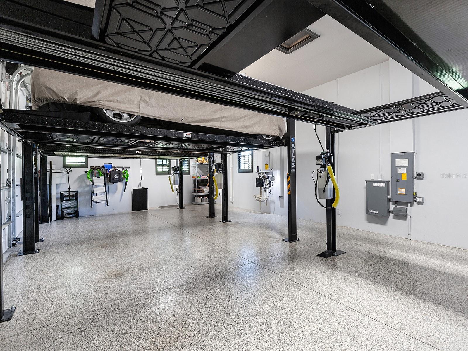 LAKE CLUB - Residential