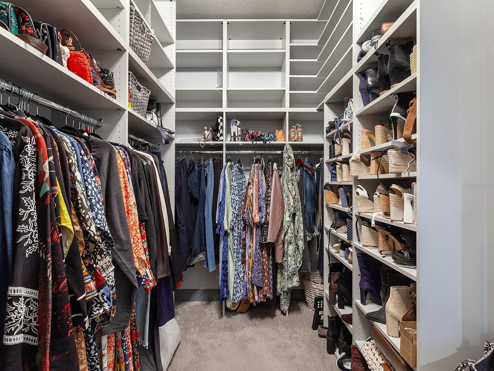 LAKE CLUB - Residential