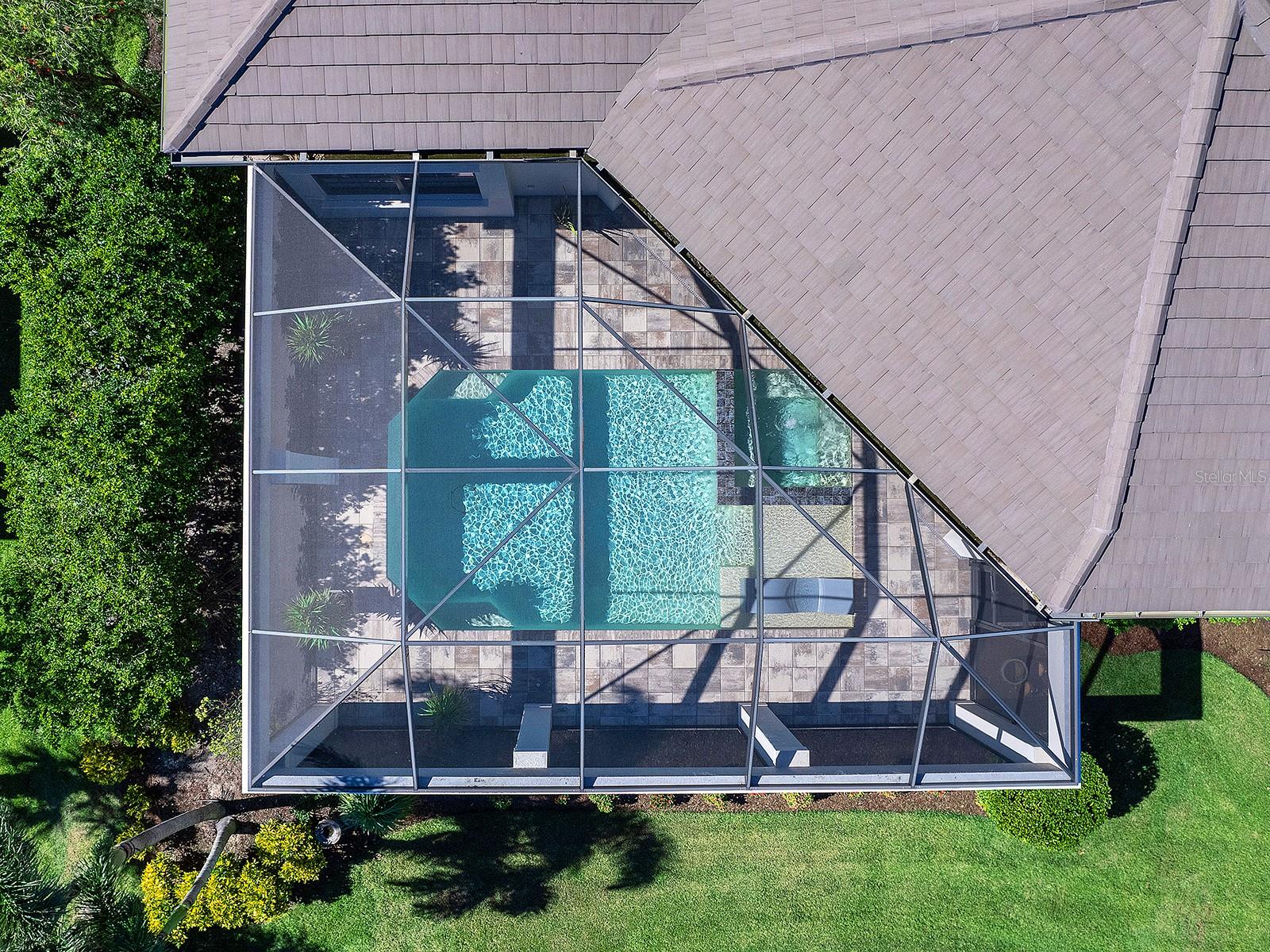 LAKE CLUB - Residential