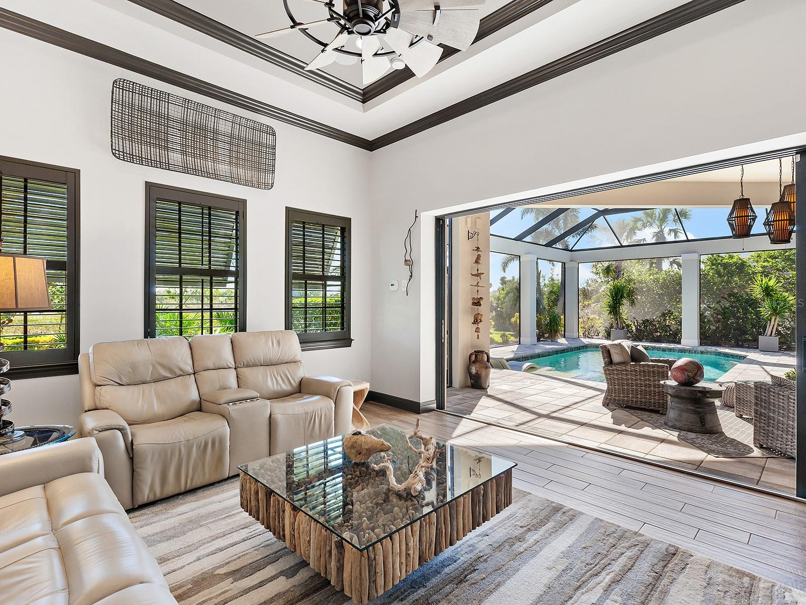 LAKE CLUB - Residential