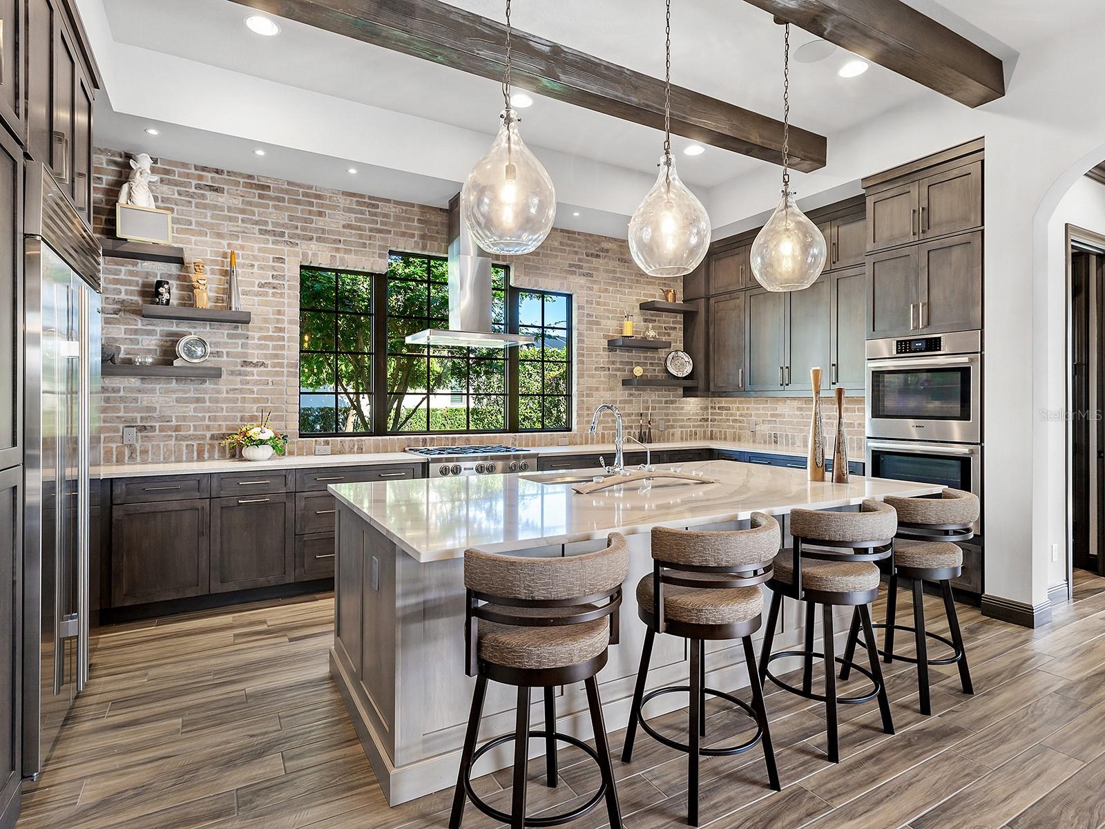 LAKE CLUB - Residential