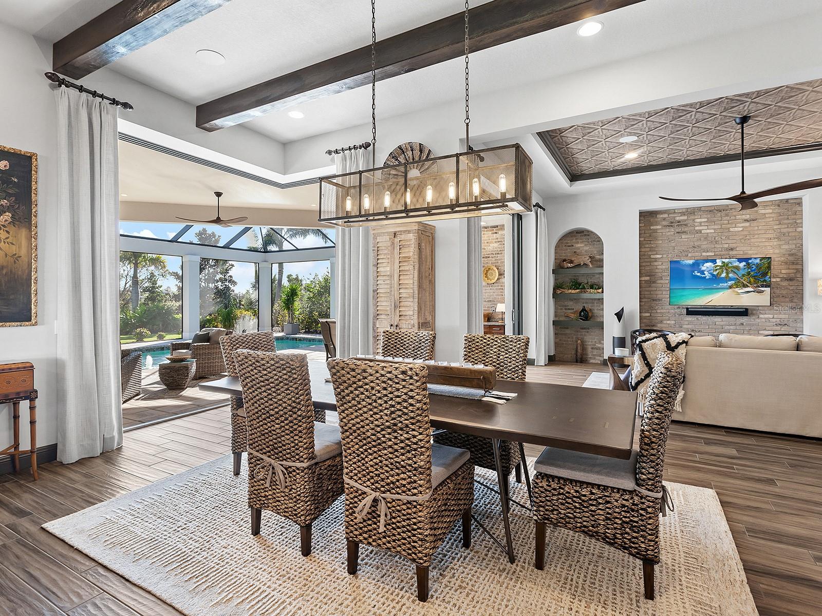 LAKE CLUB - Residential