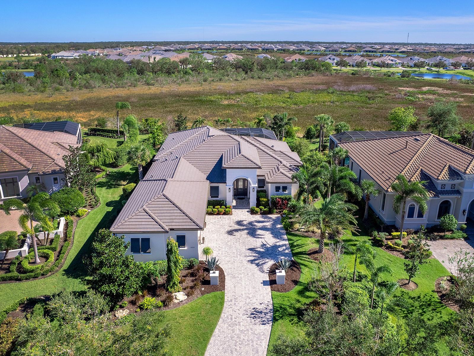 LAKE CLUB - Residential