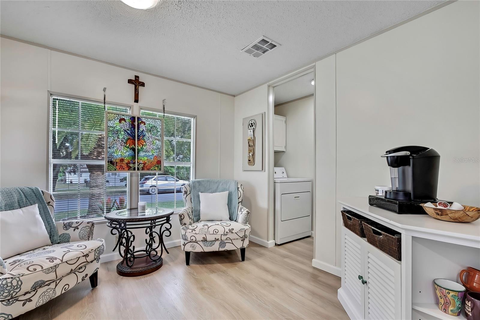 HIGH POINT COMMUNITY - Residential