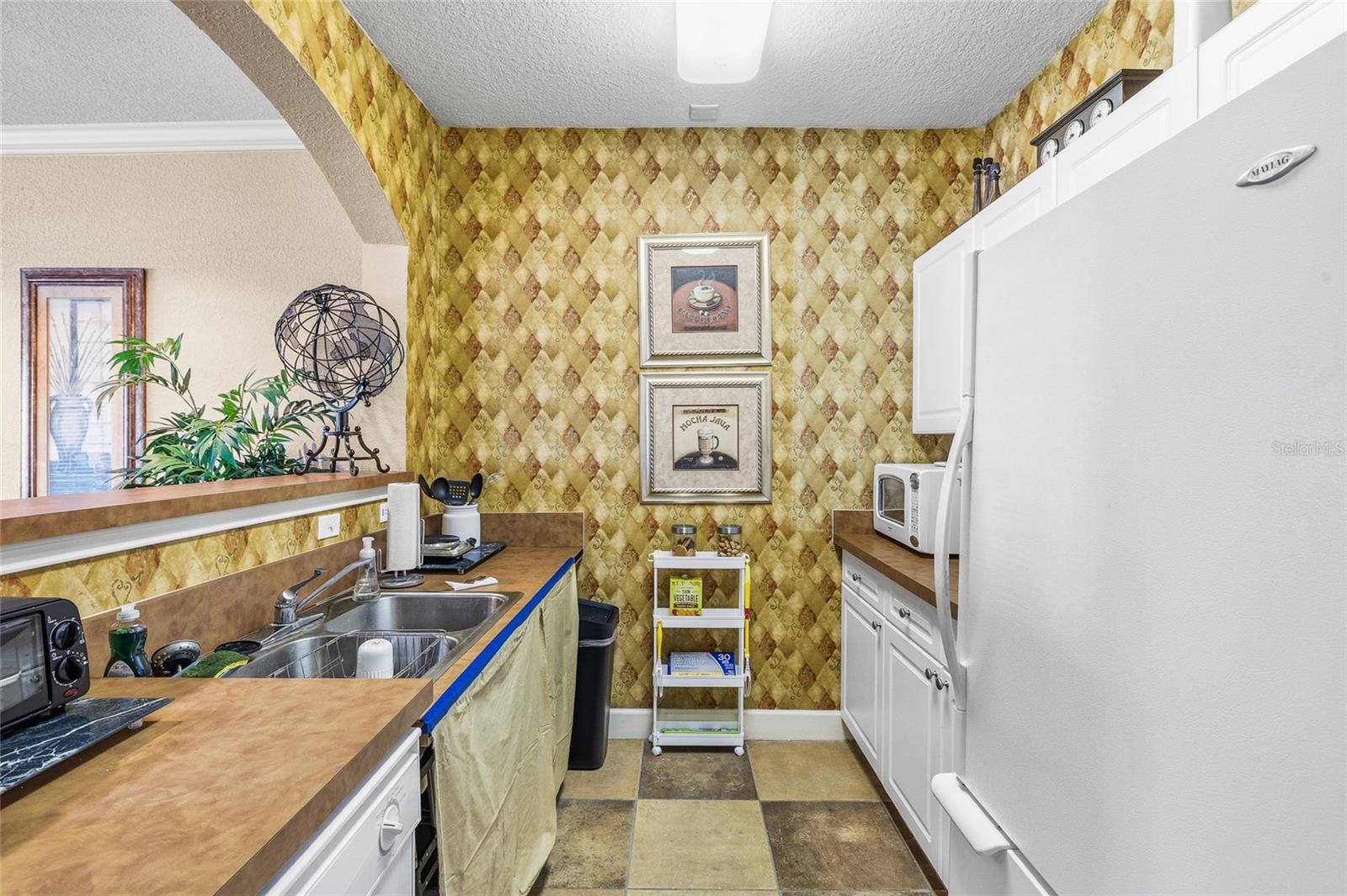 RESIDENCE AT RENAISSANCE - Residential Lease