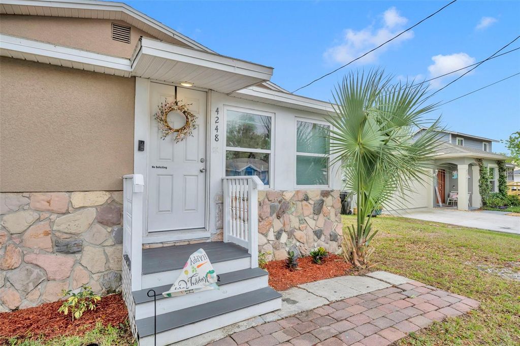 Photo of 4248 Minoso Street, Orlando, FL 32811 (MLS # V4948306)