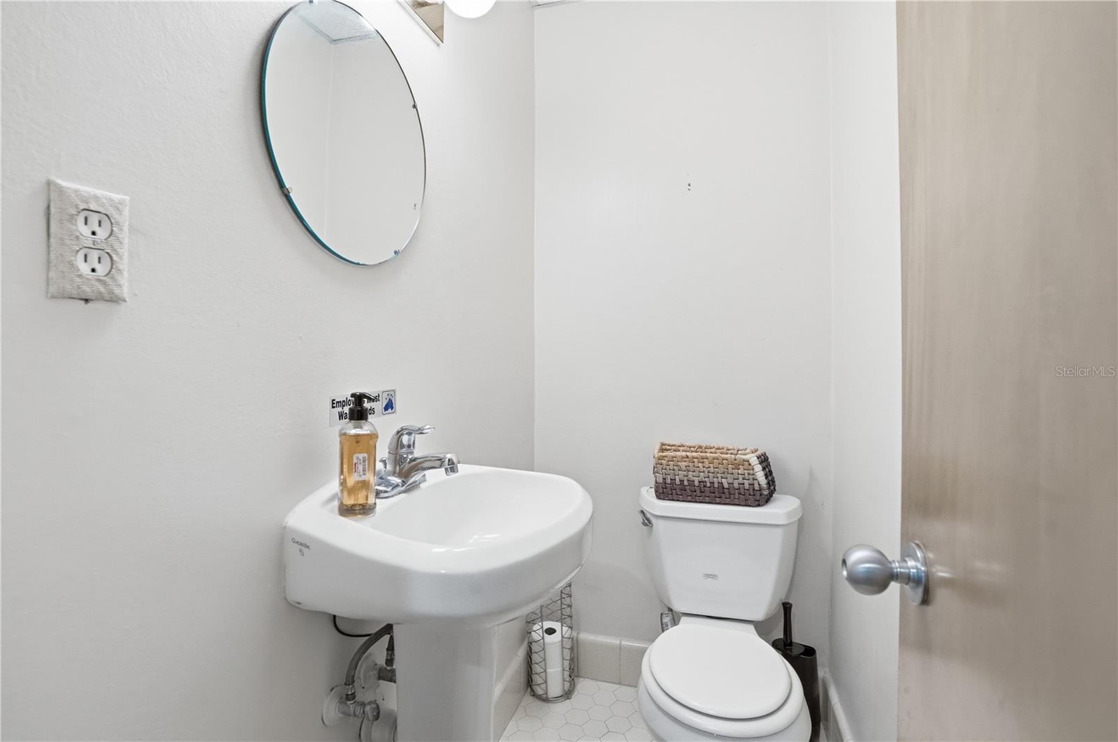 HARBOR OAKS - Commercial Sale