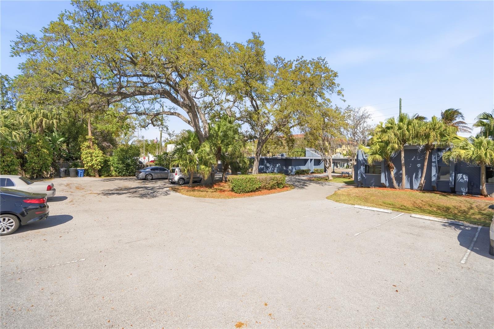 HARBOR OAKS - Commercial Sale