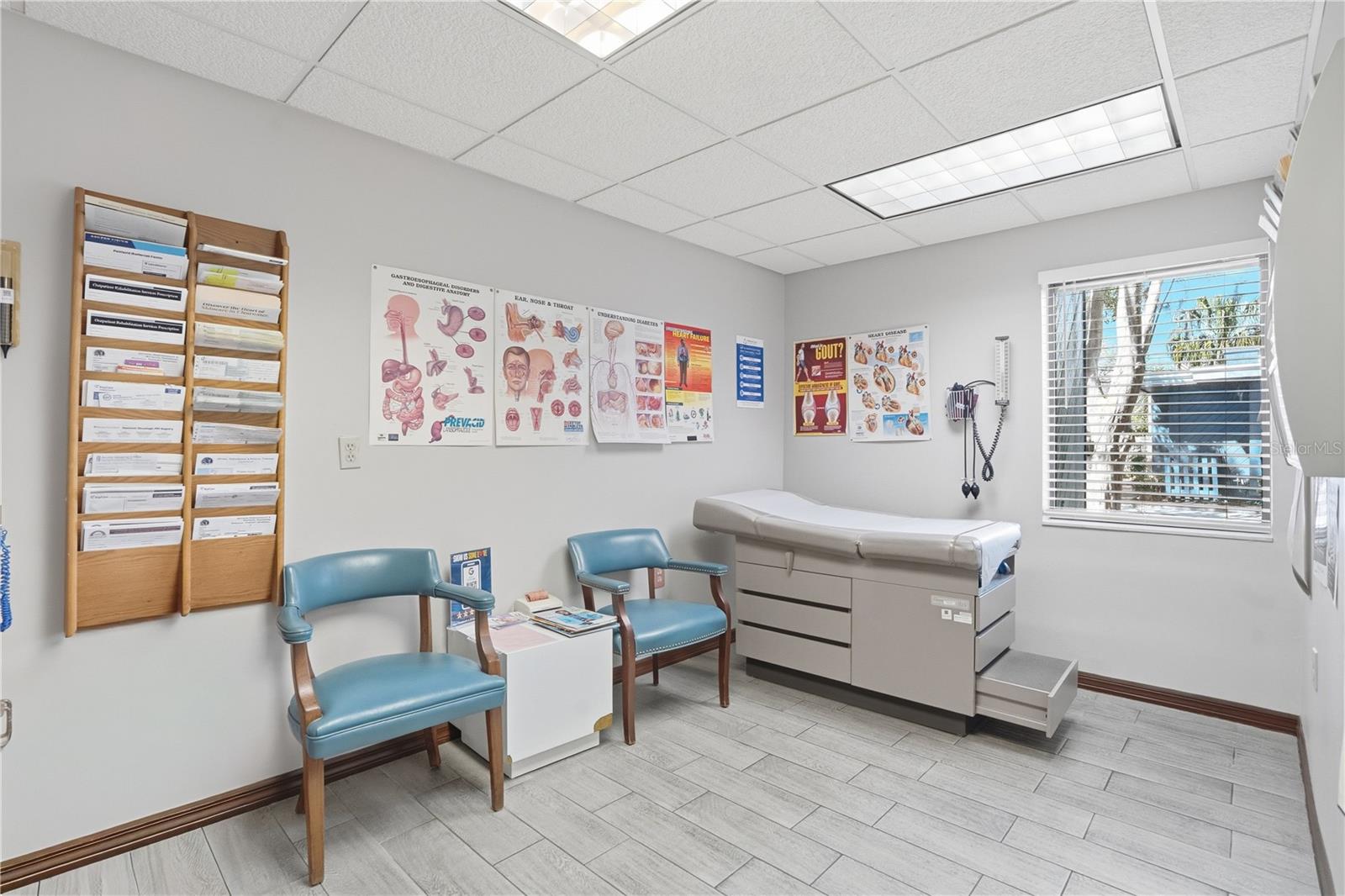 HARBOR OAKS - Commercial Sale