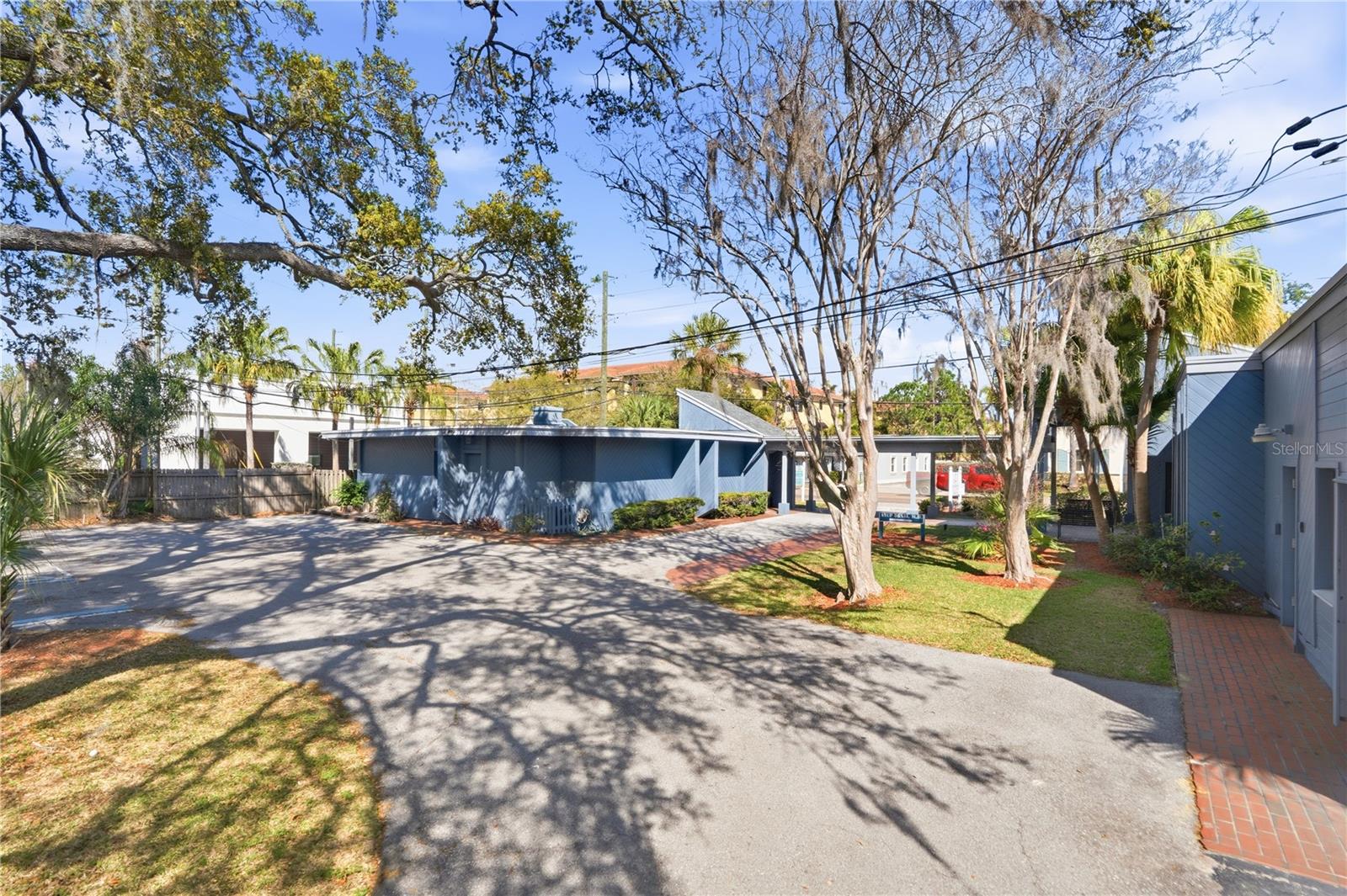 HARBOR OAKS - Commercial Sale