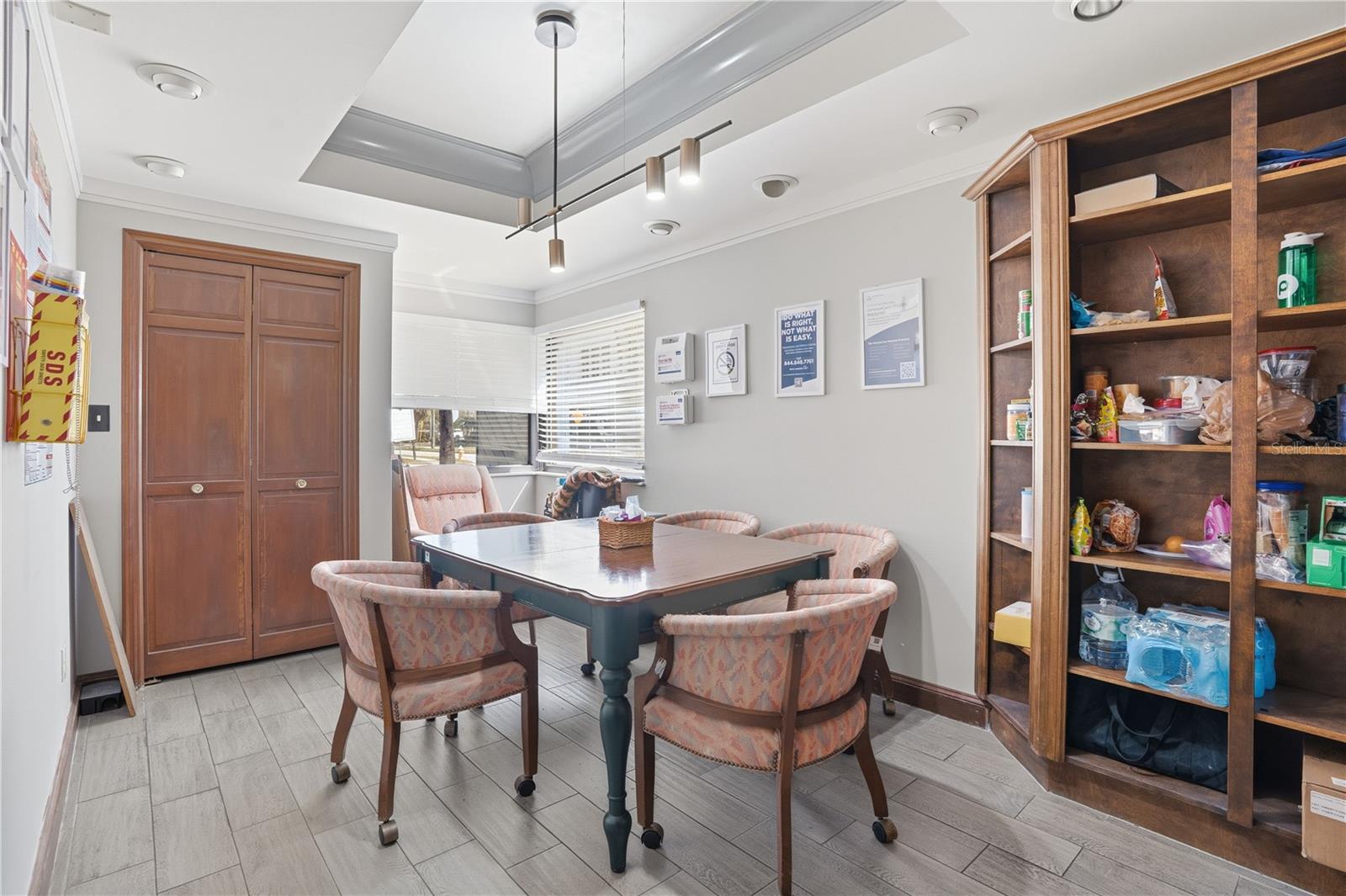 HARBOR OAKS - Commercial Sale