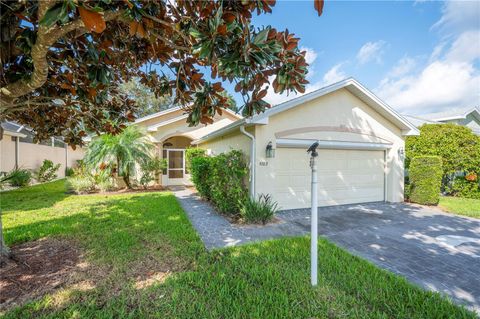 A home in LAKE WALES