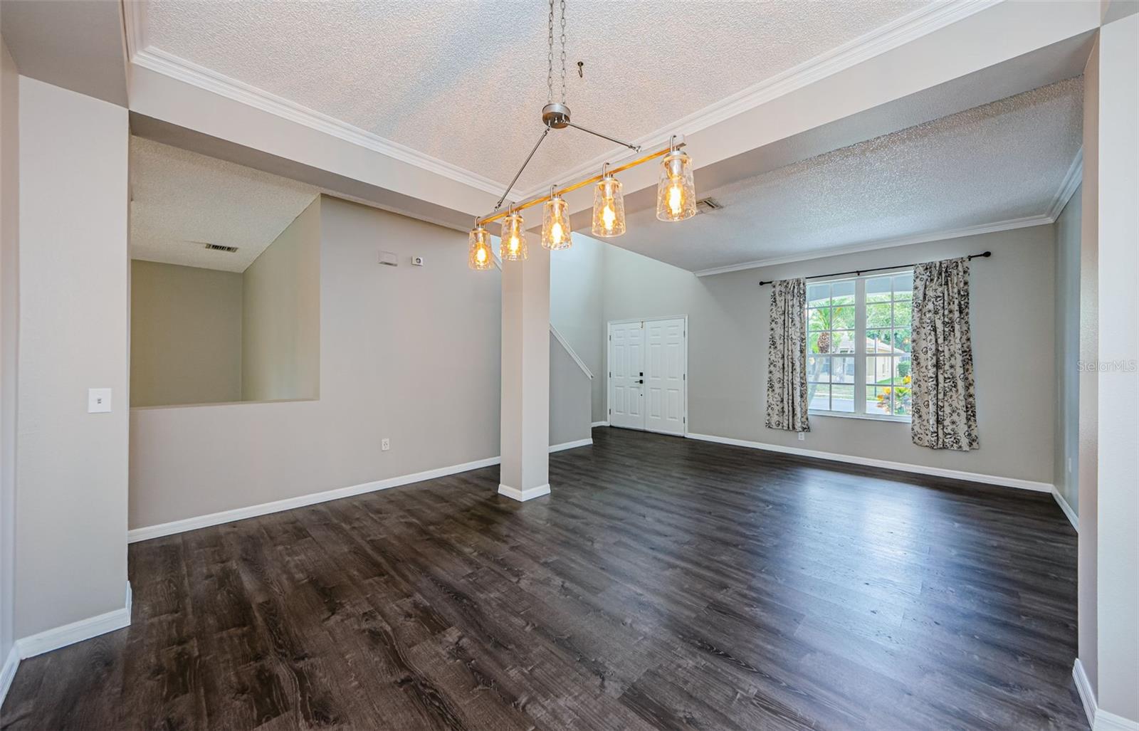 1712 CROSSVINE COURT