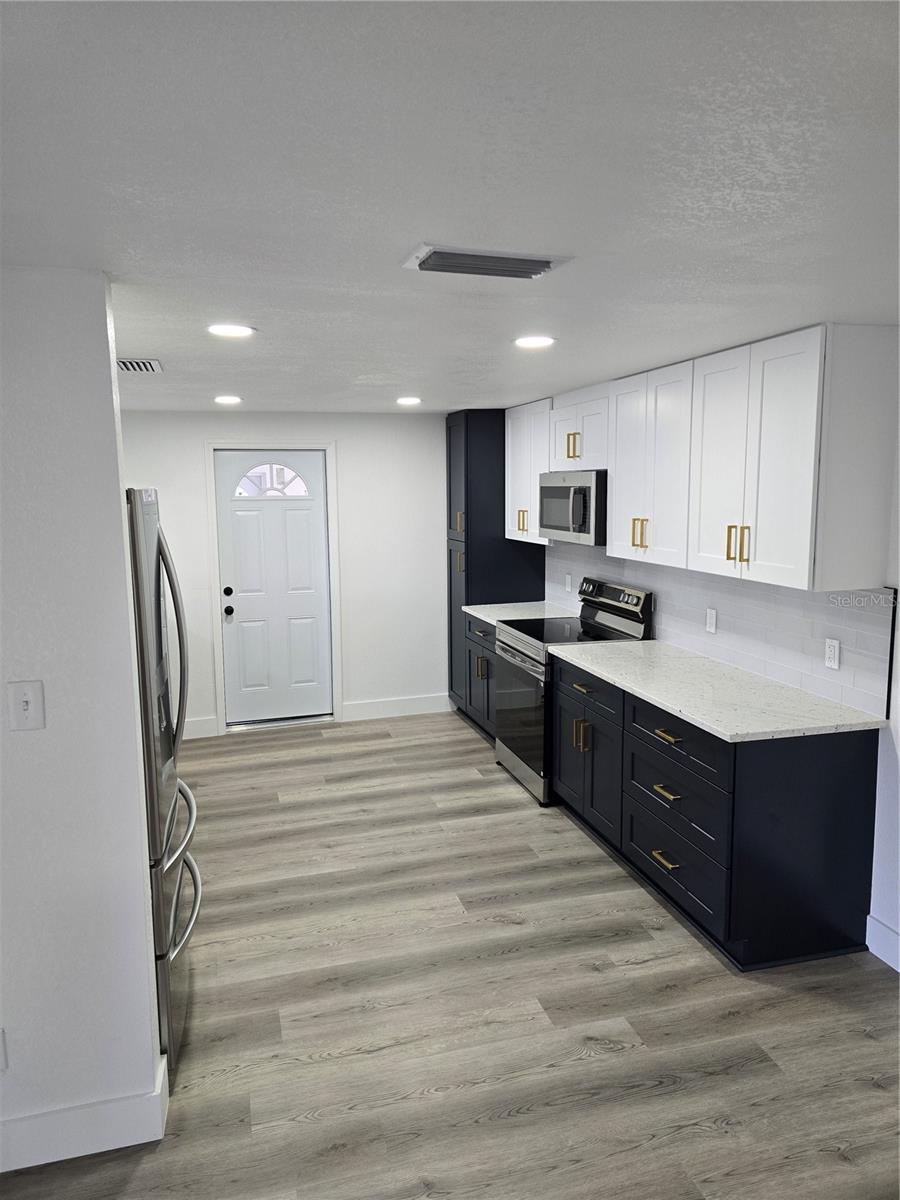 HUDSON BEACH ESTATES - Residential