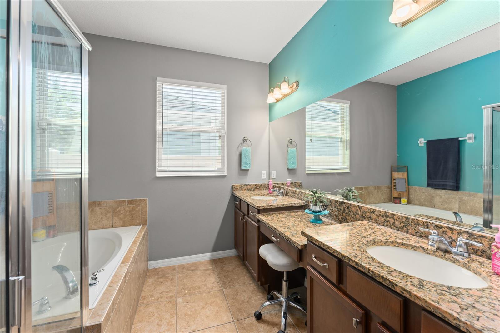 NOVA POINTE PHASE 1 - Residential