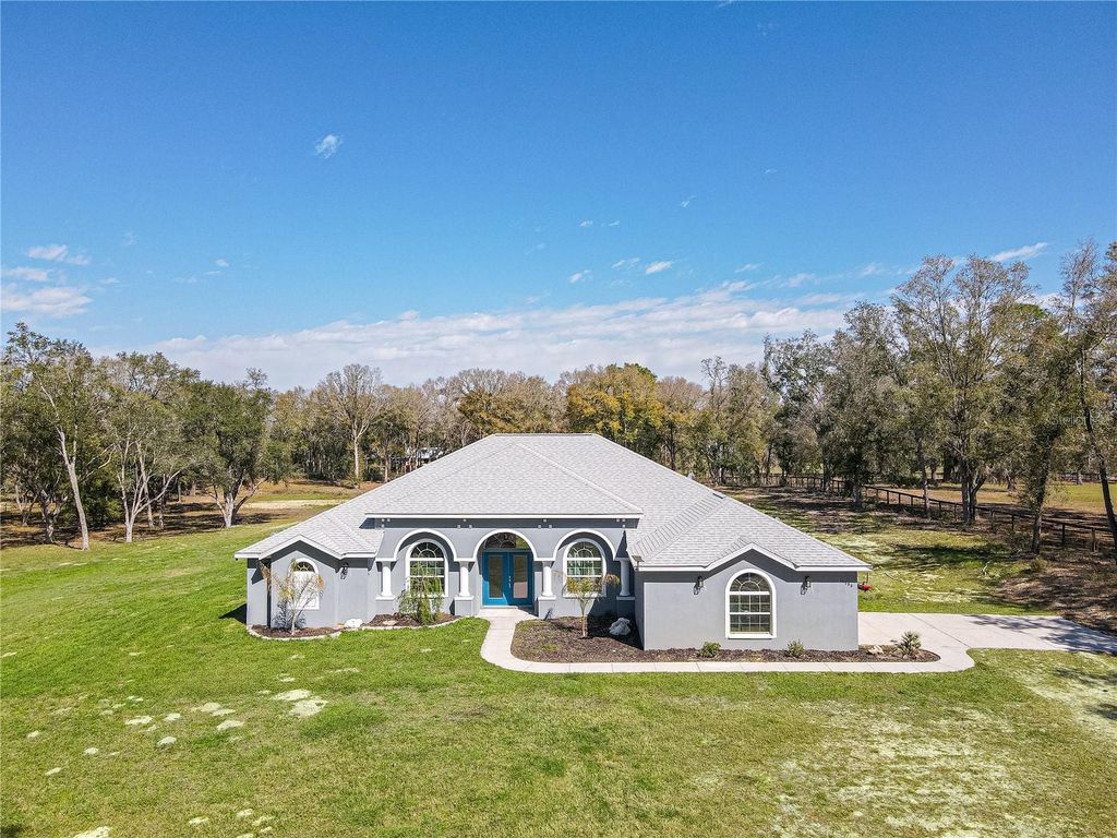Photo of 10688 SW 129th Terrace Road, Dunnellon, FL 34432 (MLS # O6283822)