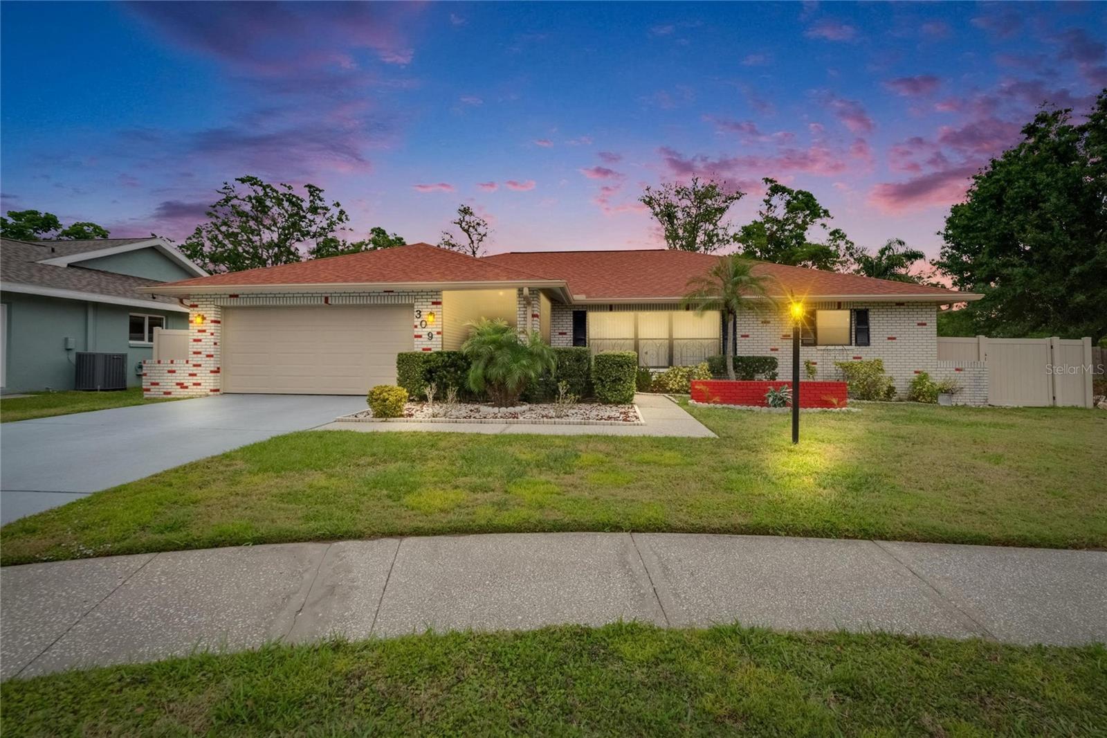 3092 HILLSIDE LANE
