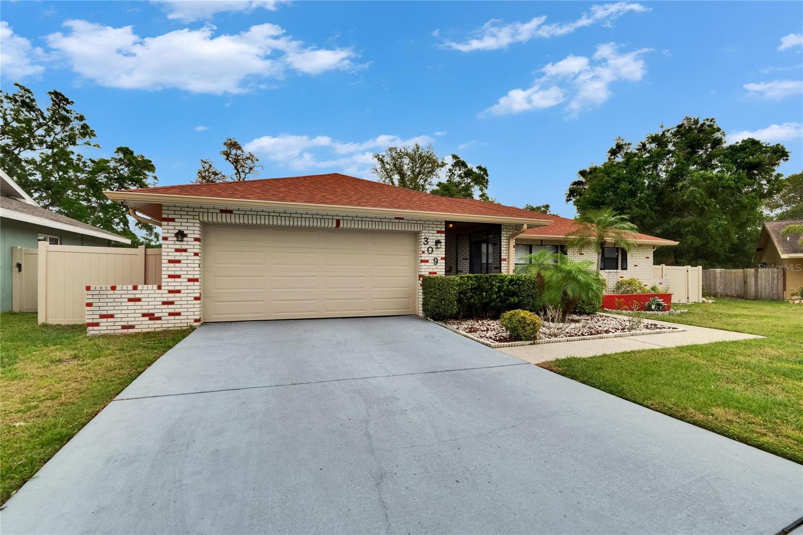 3092 HILLSIDE LANE