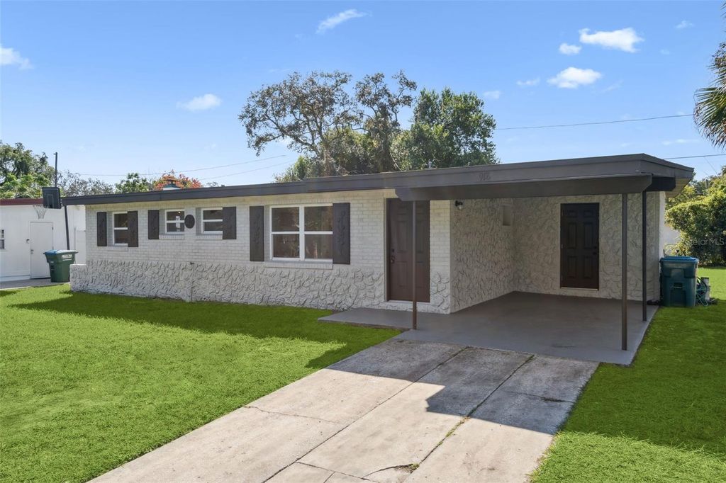 Photo of 918 Lormann Circle, Longwood, FL 32750 (MLS # O6355218)