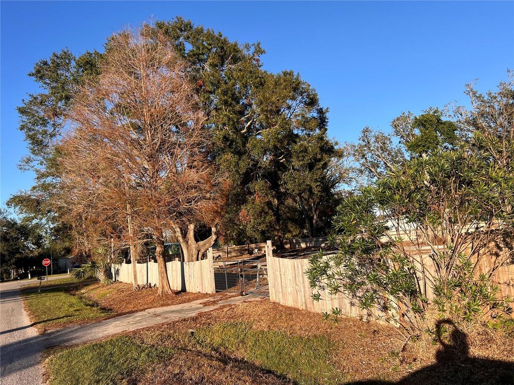 Photo of 102 Domino Drive N, Ruskin, FL 33570 (MLS # A4634278)