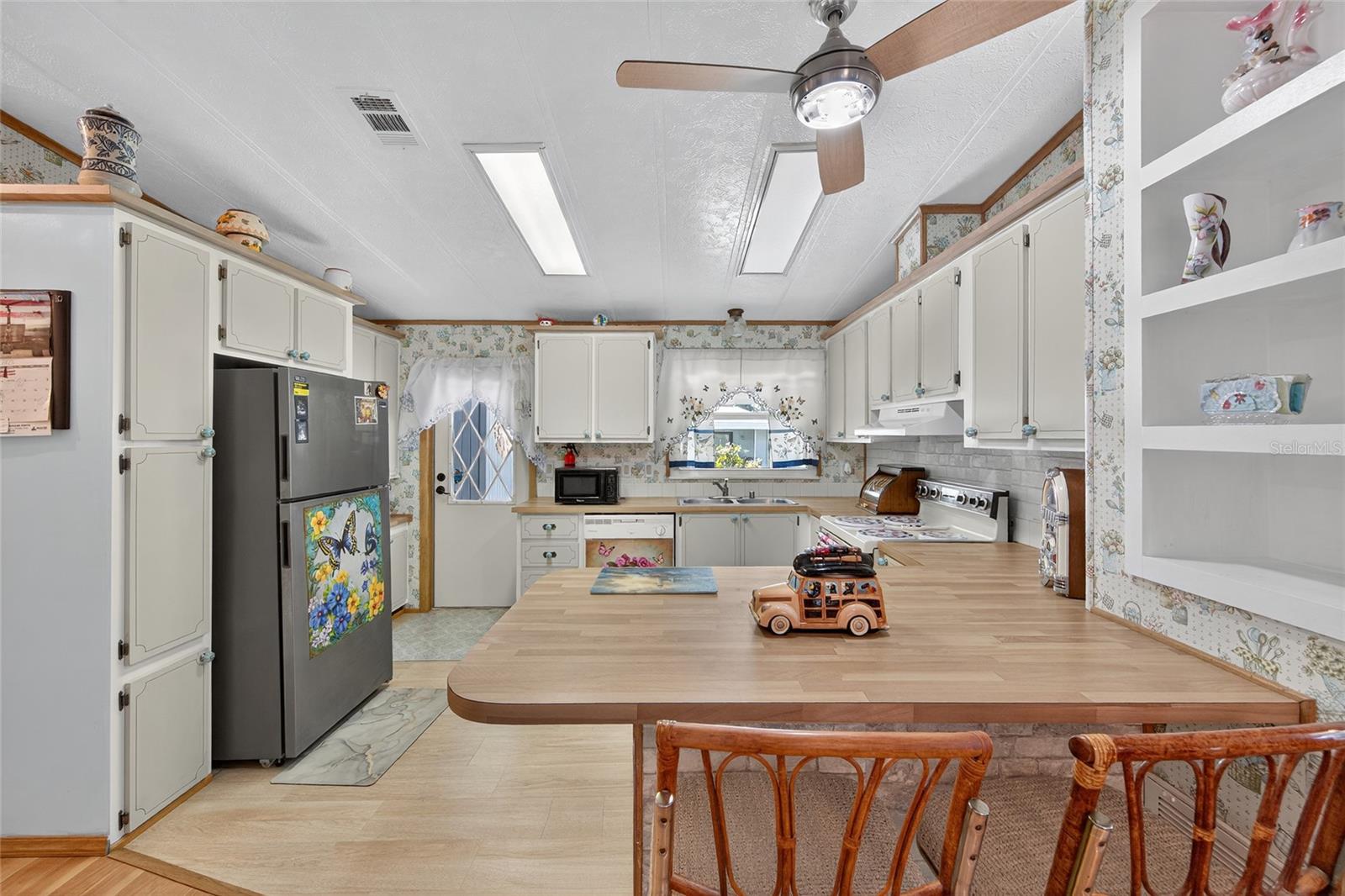 BANBURY VILLAGE CONDO - Residential