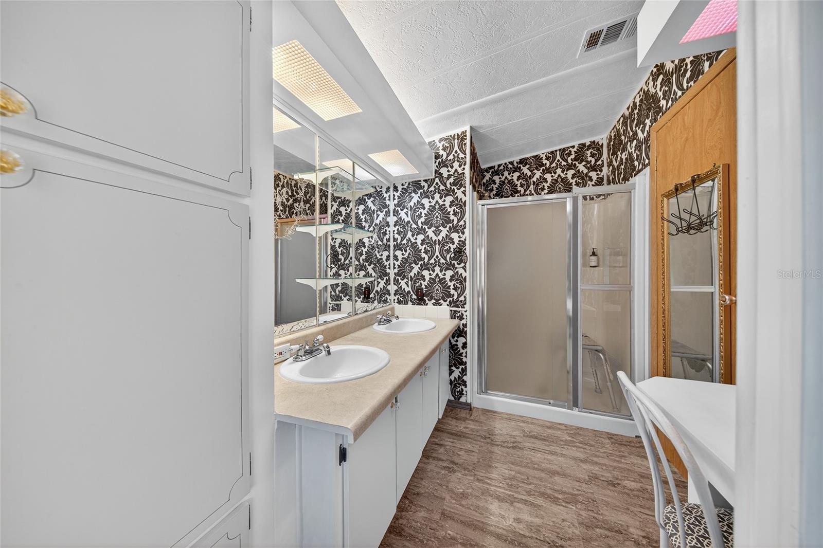 BANBURY VILLAGE CONDO - Residential