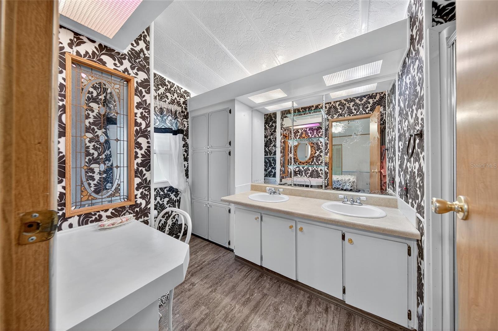 BANBURY VILLAGE CONDO - Residential