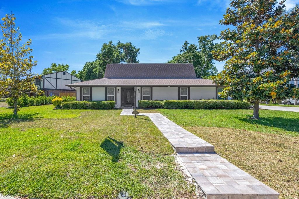 Photo of 13313 Golf Crest Circle, Tampa, FL 33618 (MLS # TB8494334)