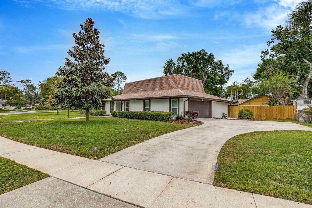 Photo of 13313 Golf Crest Circle, Tampa, FL 33618 (MLS # TB8494334)