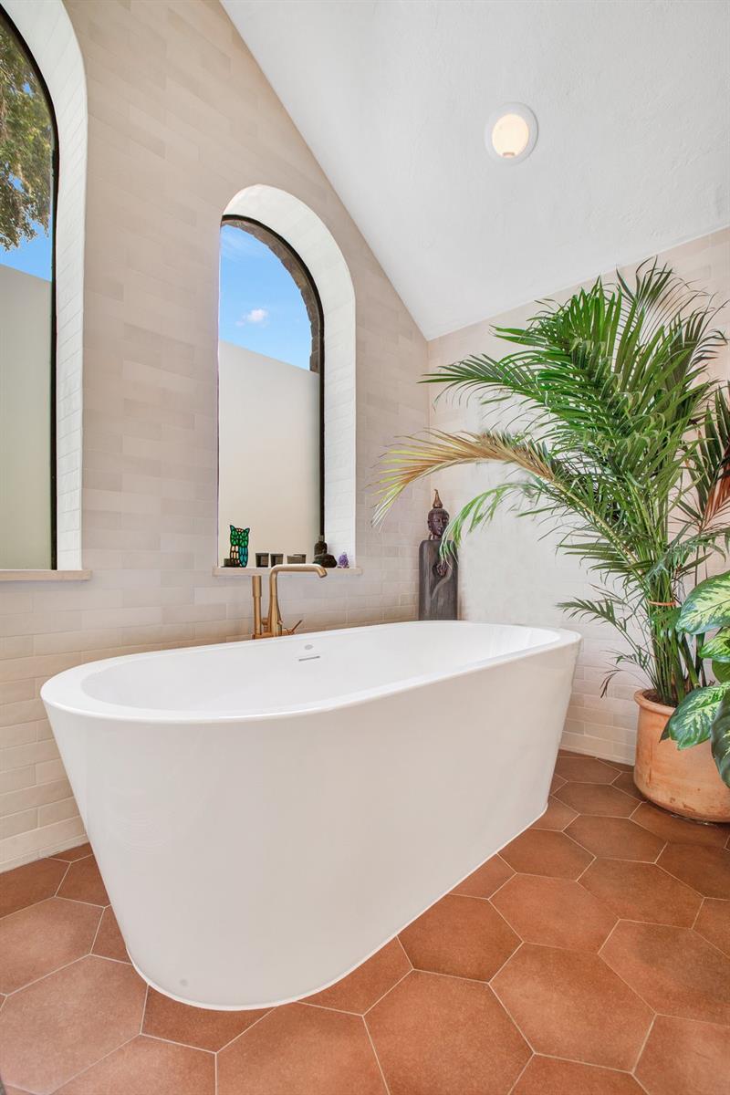 IVANHOE PARK - Residential