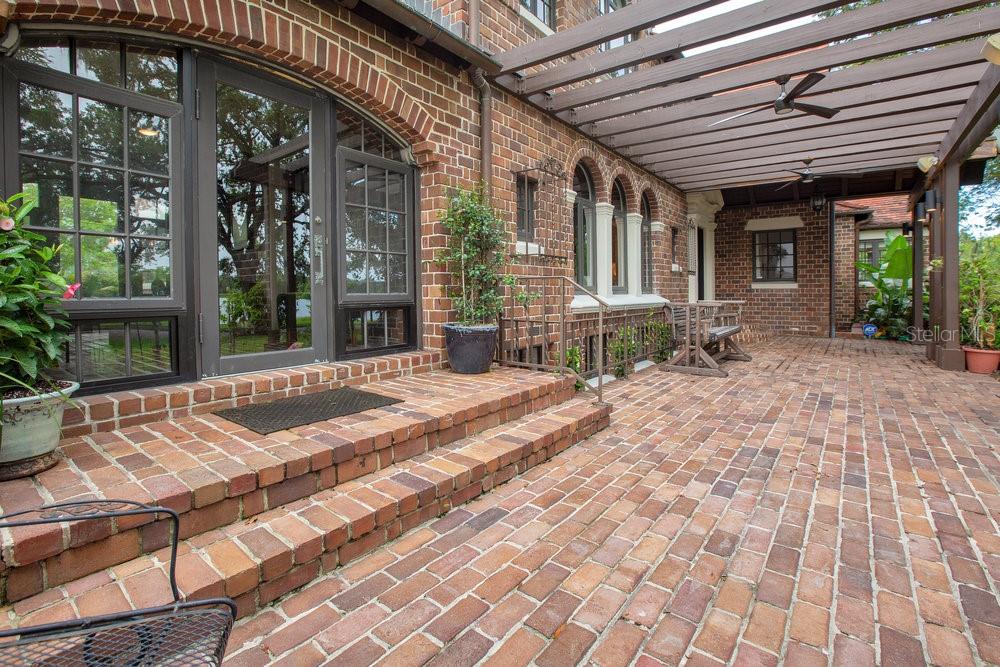 IVANHOE PARK - Residential