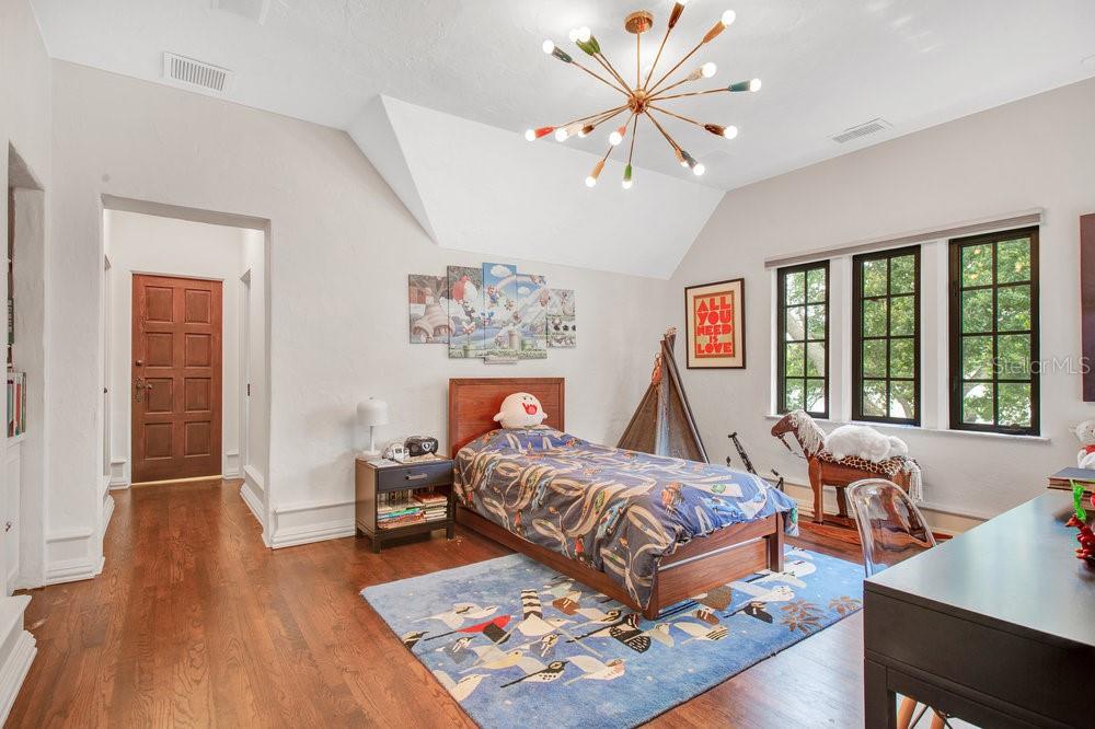 IVANHOE PARK - Residential