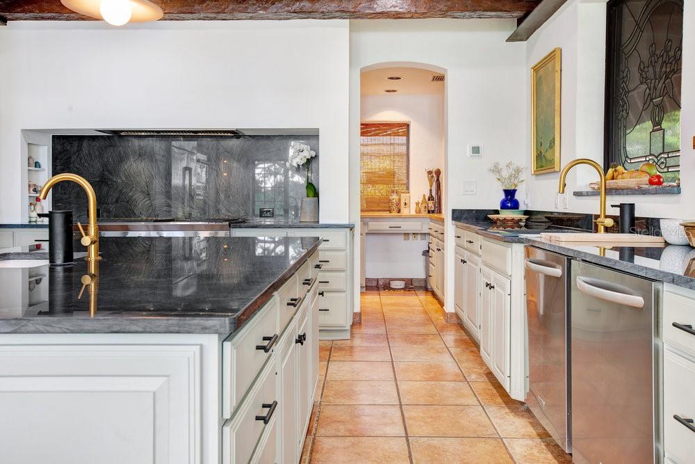 IVANHOE PARK - Residential