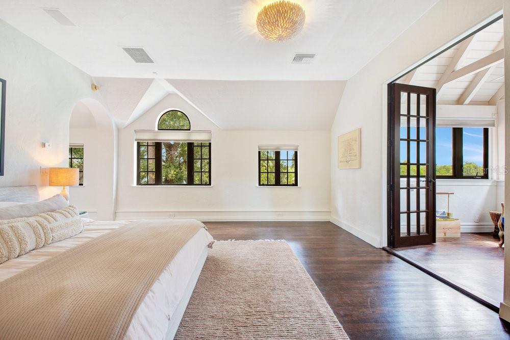 IVANHOE PARK - Residential