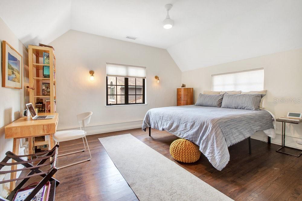 IVANHOE PARK - Residential