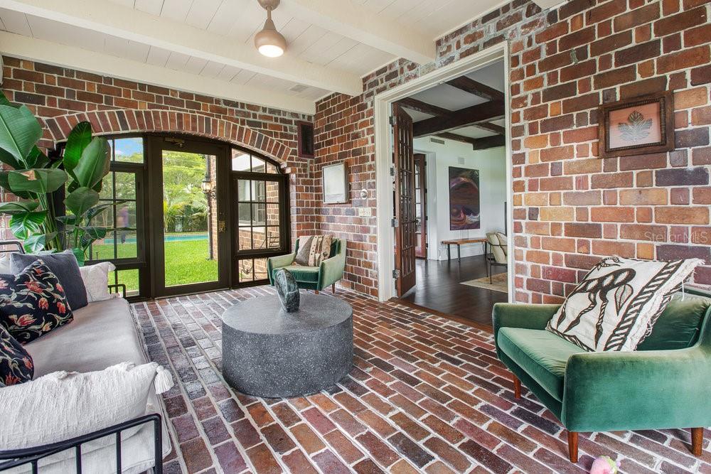 IVANHOE PARK - Residential