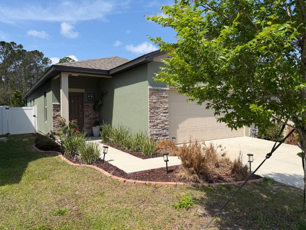 Photo of 2021 Hemingway Circle, Groveland, FL 34736 (MLS # O6402759)