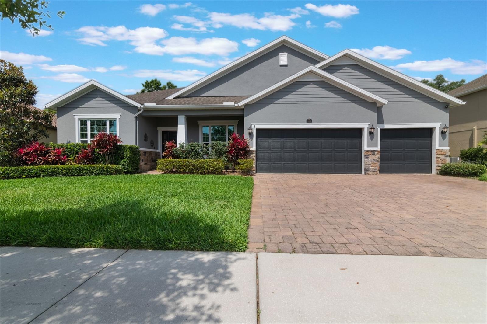 595 AMERICAN HOLLY PLACE