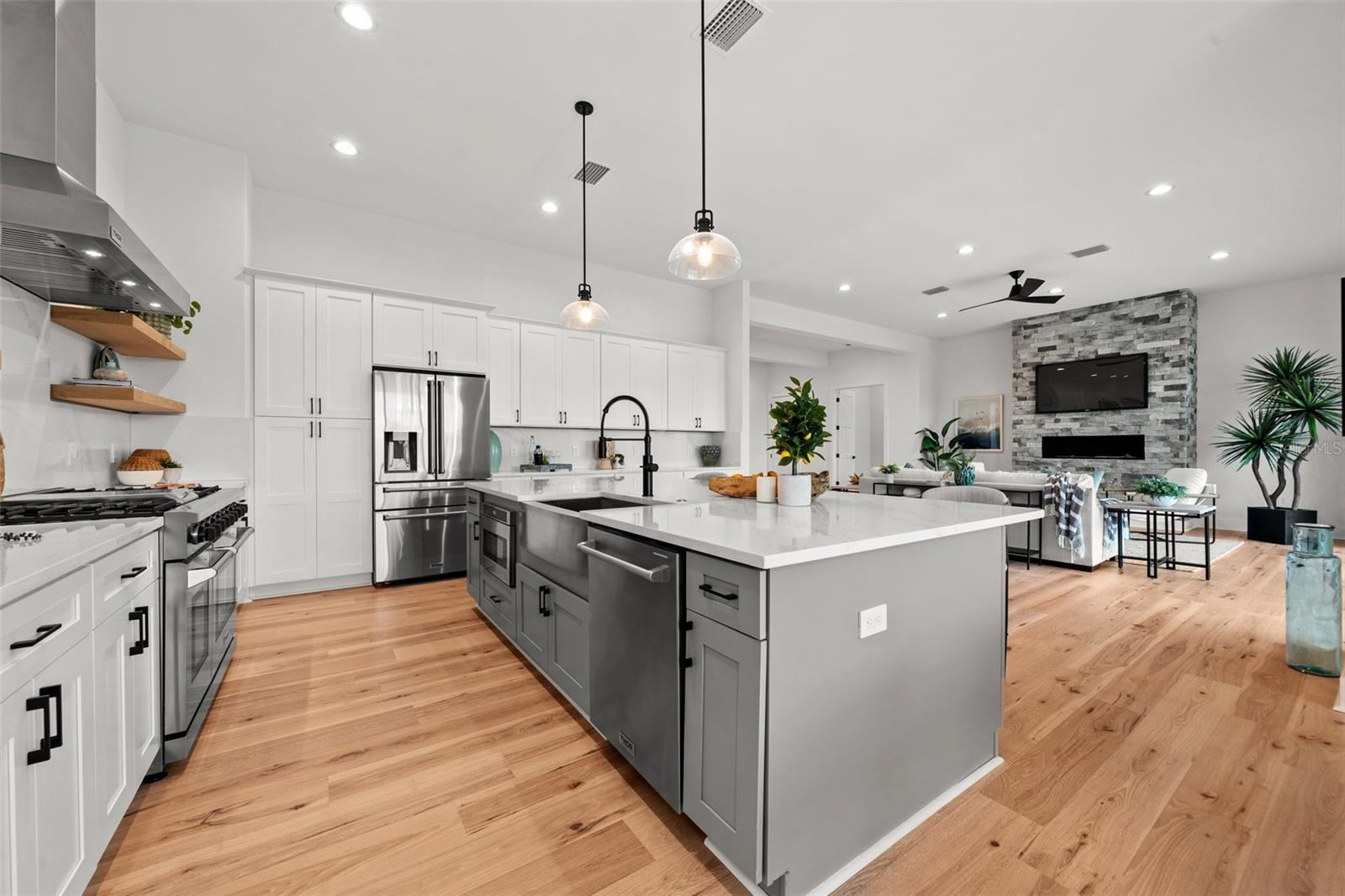 BUTTONWOOD HARBOR - Residential