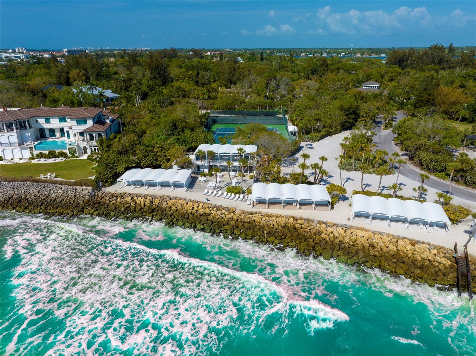 SANDERLING CLUB - Residential