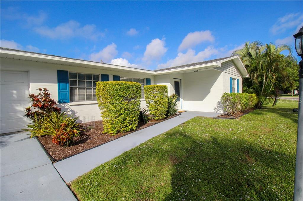 Unwind at this enchanting 2 Bedroom, 2 Bath home located in the very popular subdivision of Casa Del Sol, centrally situated in the heart of Bradenton. In need of some outdoor entertainment? This property boasts a large fenced in the back yard for you and your loved ones to enjoy! When walking to the front door of this home, you will notice nothing but an abundance of space flourishing with lush grass and beautiful plants. The large driveway provides plenty of space for parking. Upon entering the home, you will find a lovely open floor plan with a large work desk to the right where you will find working remotely, is a breeze. To the left, you will find the spacious living room that has two large couches, as well as a lovely day chair for you to rest your feet on after a long day of adventure. The open floor plan is a key feature of this home as it allows each room to flow ornately with one another. The kitchen can be seen from either the formal dining room or the living room has the chef's touch! Utilizing the double-sized stainless-steel sink and the gorgeous wood butcher block makes prepping meals a breeze. Off the kitchen, you will find the formal dining room, which can seat four comfortably. The large wooden dining table offers the perfect space for your family to enjoy any meal! When exiting the dining room you are greeted by a hallway leading to the bedrooms. The guest bedroom boasts a queen-size bed, with beautiful coastal designs. A large dresser offers plenty of space for your belongings. Two large chairs sit underneath a large paned window, allowing natural light in all day long. Adjacent to the guest room, you will find the updated bathroom that has a shower and tub combo with a beautifully designed vanity and sinks. Right down the hall, you will find the opulent master bedroom that offers plenty of space for you to enjoy. The queen size bed carries the coastal design, keeping it a light and airy atmosphere. Including two large dressers and a bi-fold closet, you will find plenty of space for your possessions. Adjacent you will find the pristine master bathroom that has a large tiled walk-in shower. The outdoor space is impeccable. Enjoying the screened-in lanai, you will find yourself entangled with the large fenced in backyard with outdoor seating to accommodate four. This space will be the go-to spot for barbecues and family gatherings. It is the guest responsibility to clean and maintain the grill, as well as replenish propane as required. The washer and dryer are located in the garage and available for guest use. Furry friends are welcome, max 2 pets, Please
When you’re ready to explore, head out to the nearby white sandy beaches of Lido Key or Longboat Key – the choice is yours. The world-famous St. Armand’s Circle offers endless boutique shopping and dining experiences, or you can enjoy an array of artistic events in Downtown Sarasota, such as the Sarasota Opera.