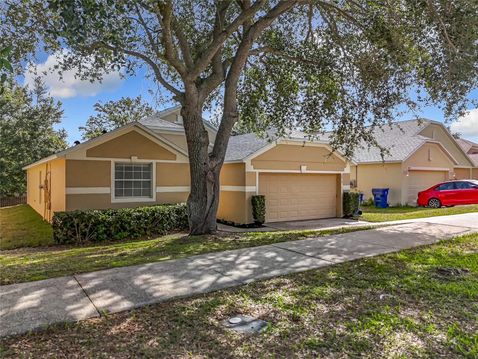Located in the heart of highly sought-after Groveland, this spacious home offers the perfect blend of comfort and convenience. Step inside to an open floor plan with a large kitchen that flows into the expansive great room—ideal for entertaining or relaxing. The split-bedroom layout ensures privacy, with the primary suite featuring a walk-in closet, dual vanities, and a garden tub to relax after a long day.
Recent UPDATES include a new roof, AC, countertops, flooring, and paint—all completed in 2023!
Enjoy a peaceful setting, just minutes from everyday essentials, with quick access to Hwy 50, downtown Clermont, and Hwy 27. Plenty of shops, restaurants, and schools are all nearby. Don’t miss this incredible opportunity in one of Groveland’s most desirable areas!