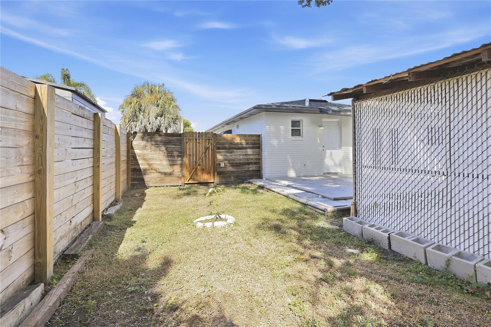 MAC FARLANE PARK - Residential Lease