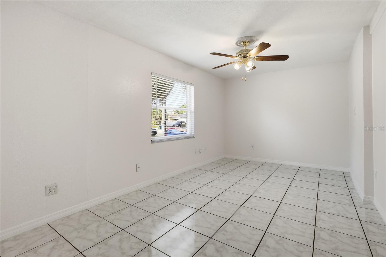 MAC FARLANE PARK - Residential Lease