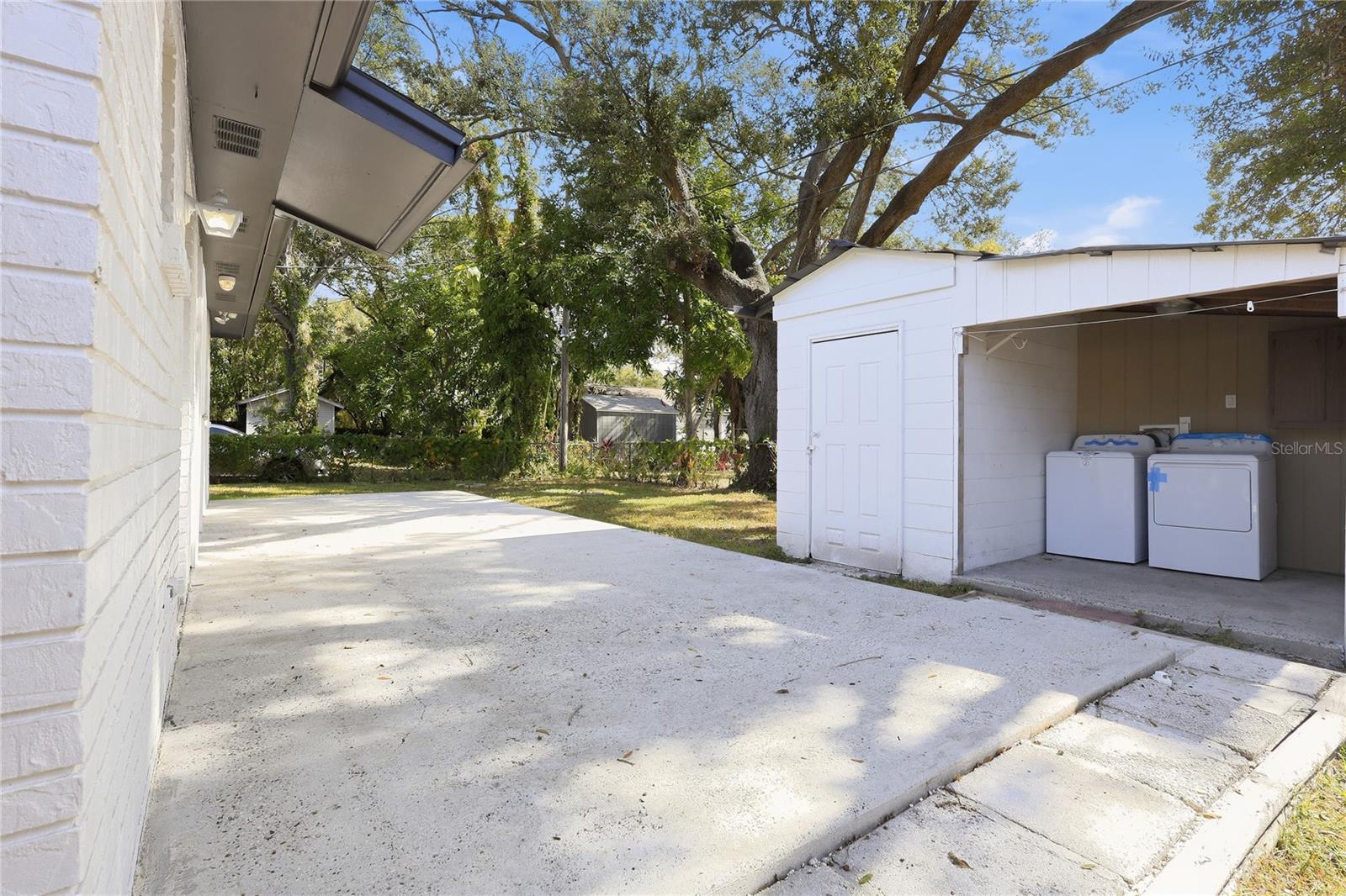 MAC FARLANE PARK - Residential Lease