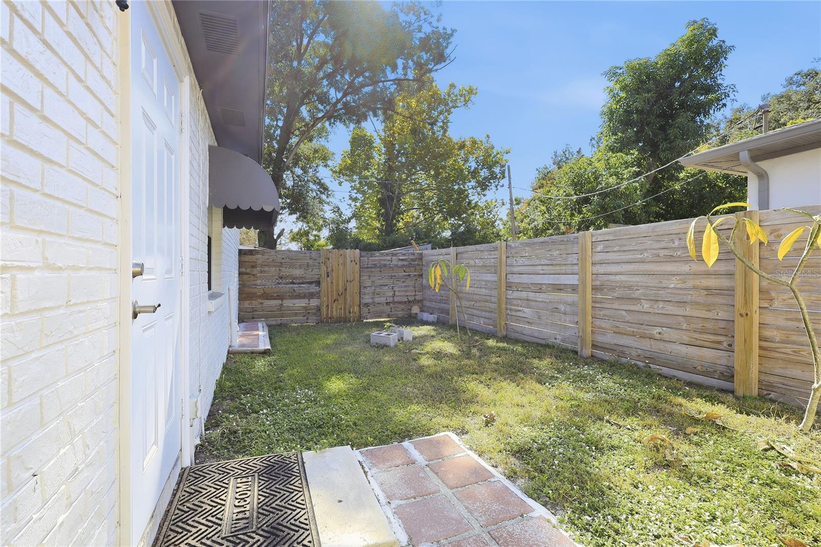 MAC FARLANE PARK - Residential Lease