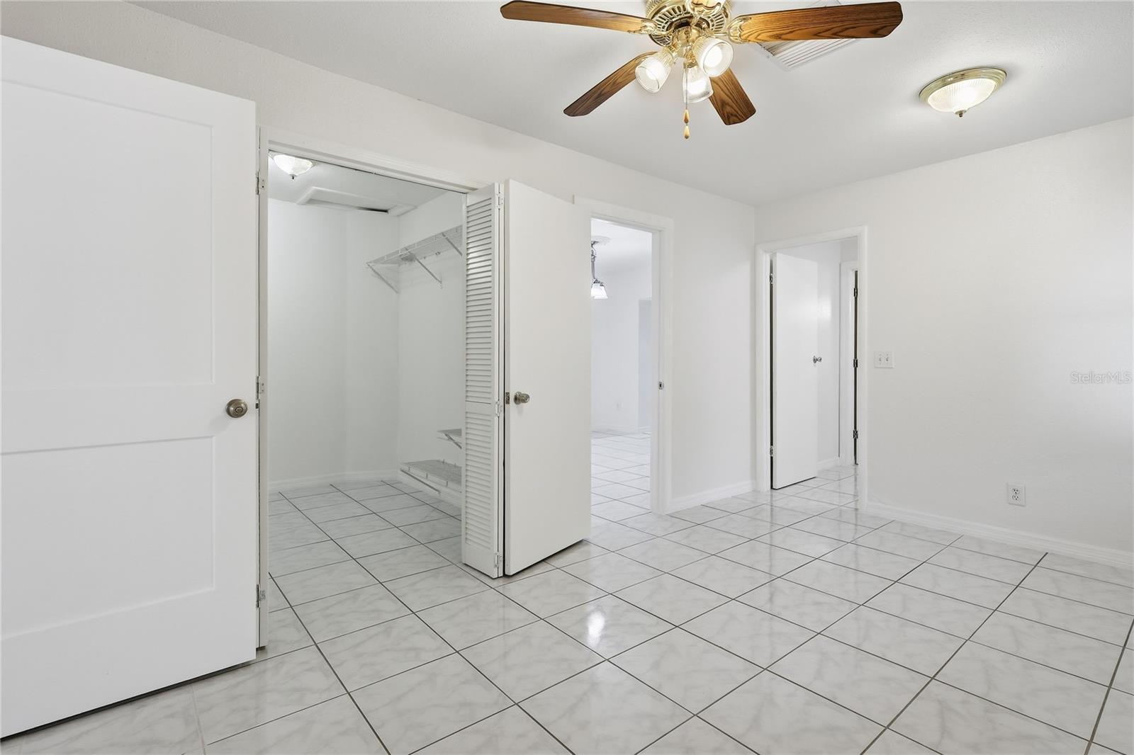 MAC FARLANE PARK - Residential Lease