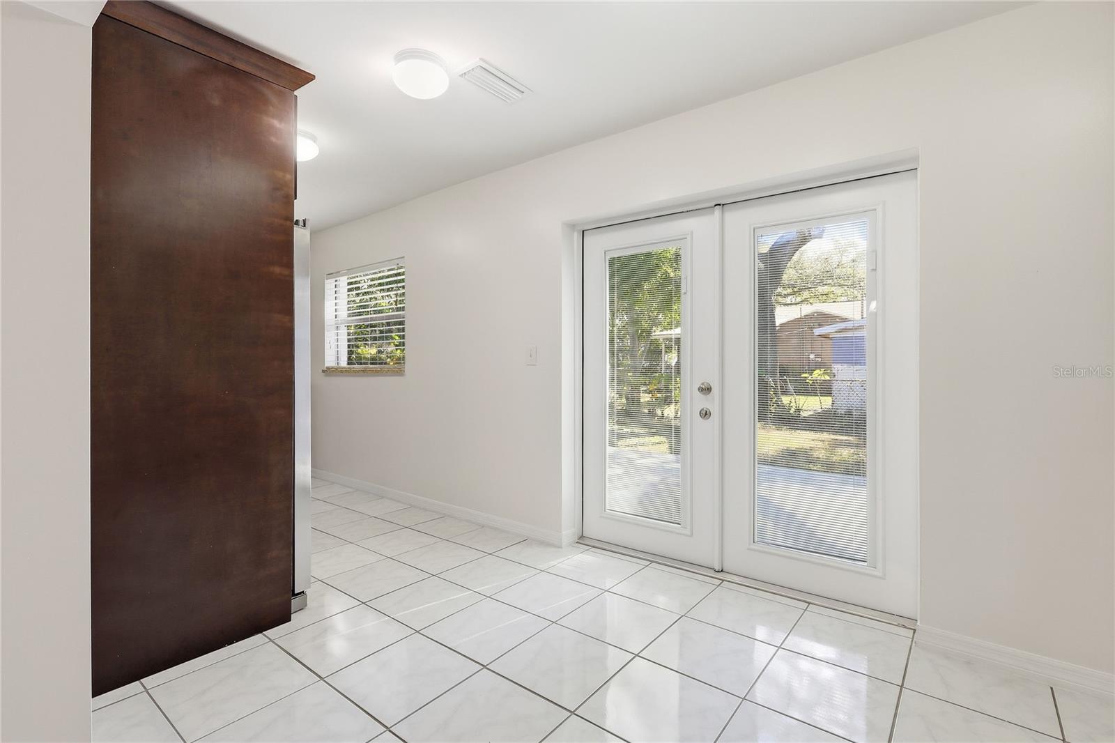 MAC FARLANE PARK - Residential Lease