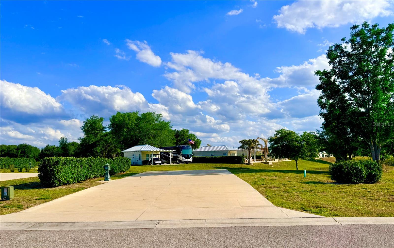 FLORIDA GRANDE MOTOR COACH RESORT - Land