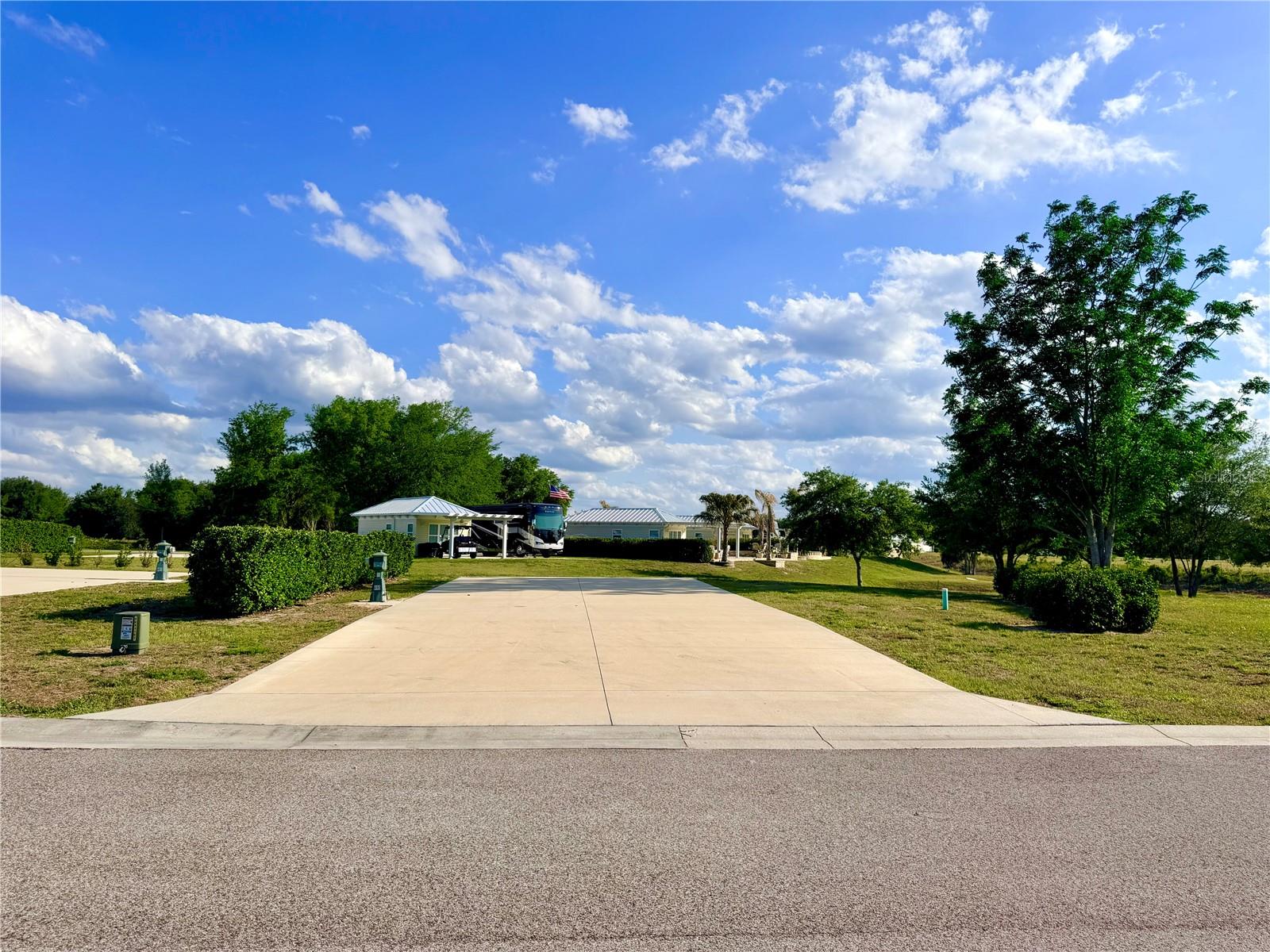 FLORIDA GRANDE MOTOR COACH RESORT - Land